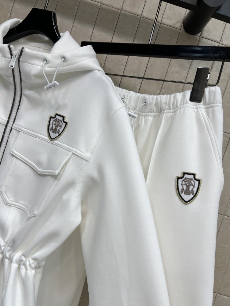 Костюм женский (куртки с капюшоном и штаны спортивные) фото 6