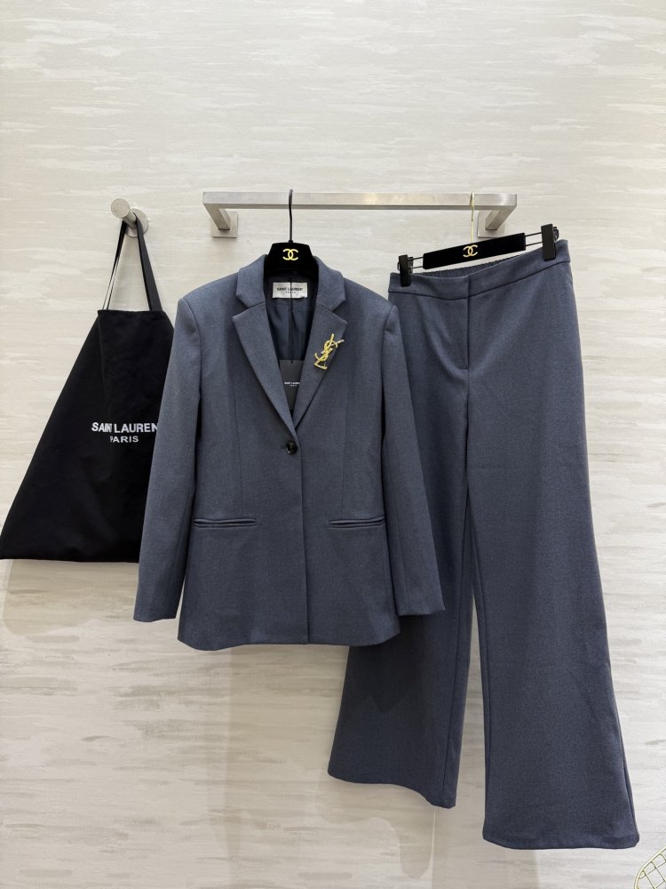 Costume female (a jacket and pants)