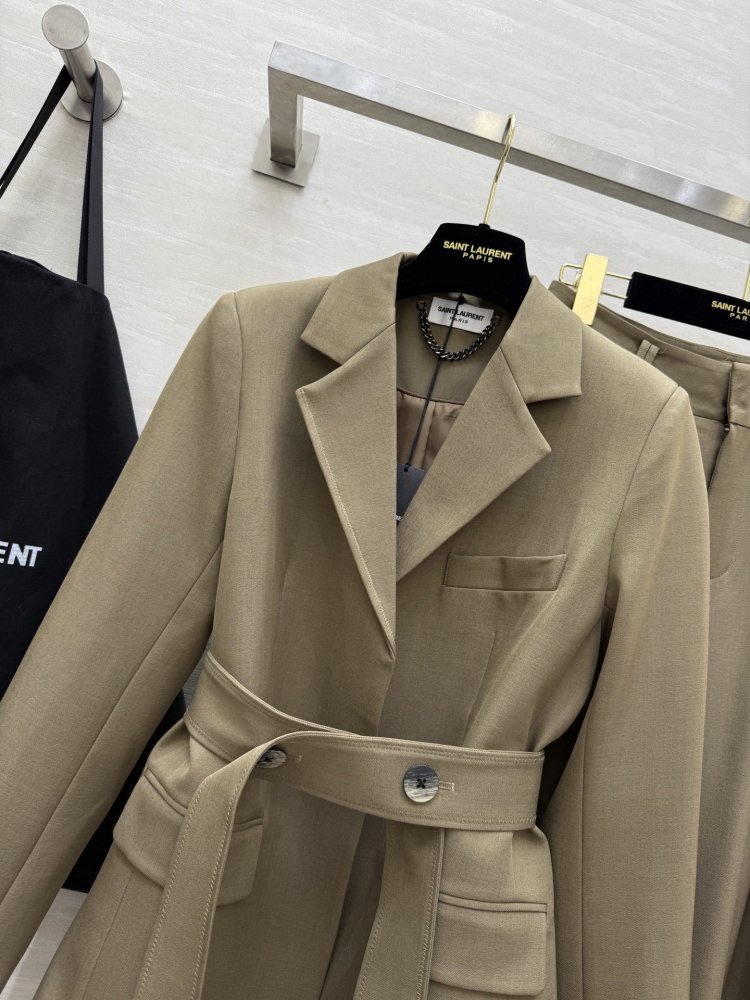 Костюм женский (пиджак и брюки) фото 5