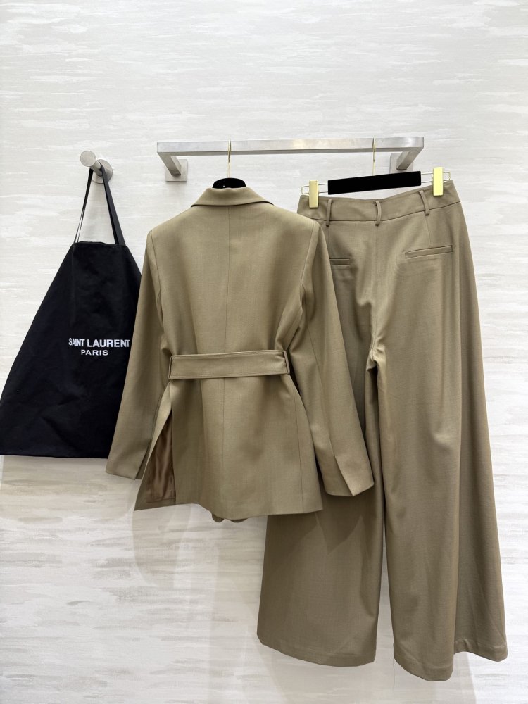 Костюм женский (пиджак и брюки) фото 6