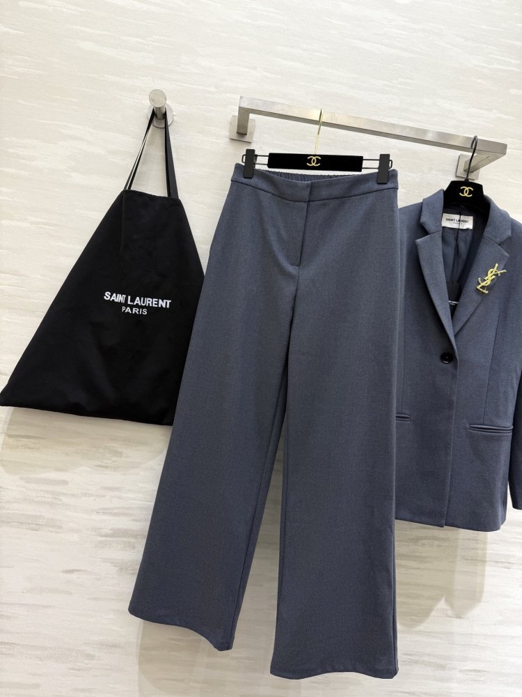 Costume female (a jacket and pants) фото 6