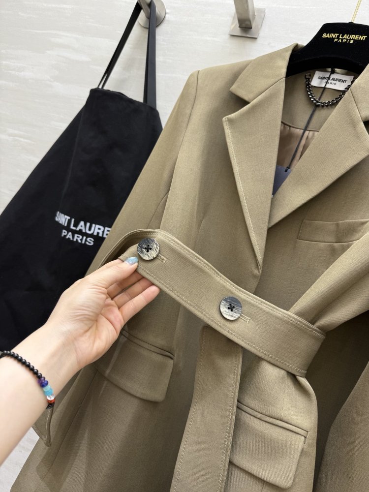 Костюм женский (пиджак и брюки) фото 7