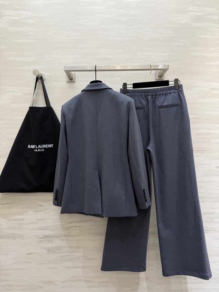 Costume female (a jacket and pants) фото 8