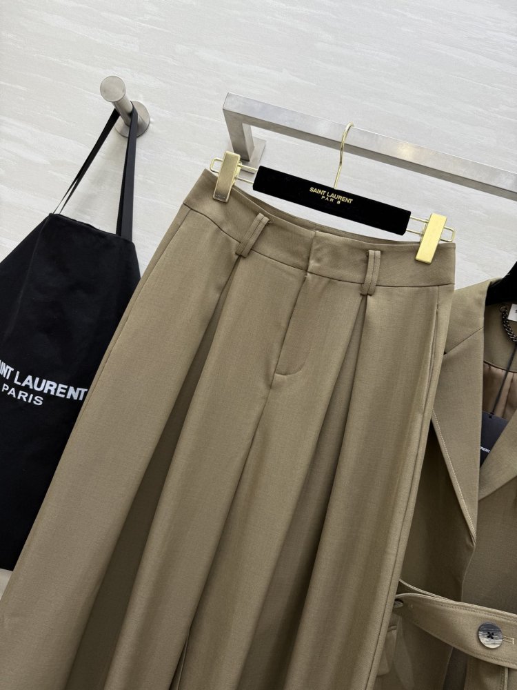 Костюм женский (пиджак и брюки) фото 9