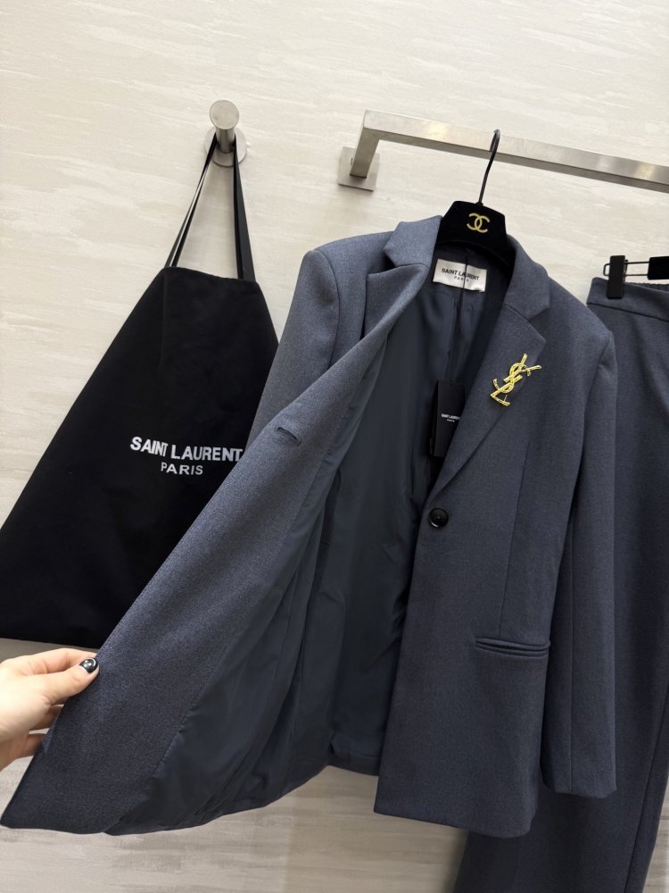 Costume female (a jacket and pants) фото 9