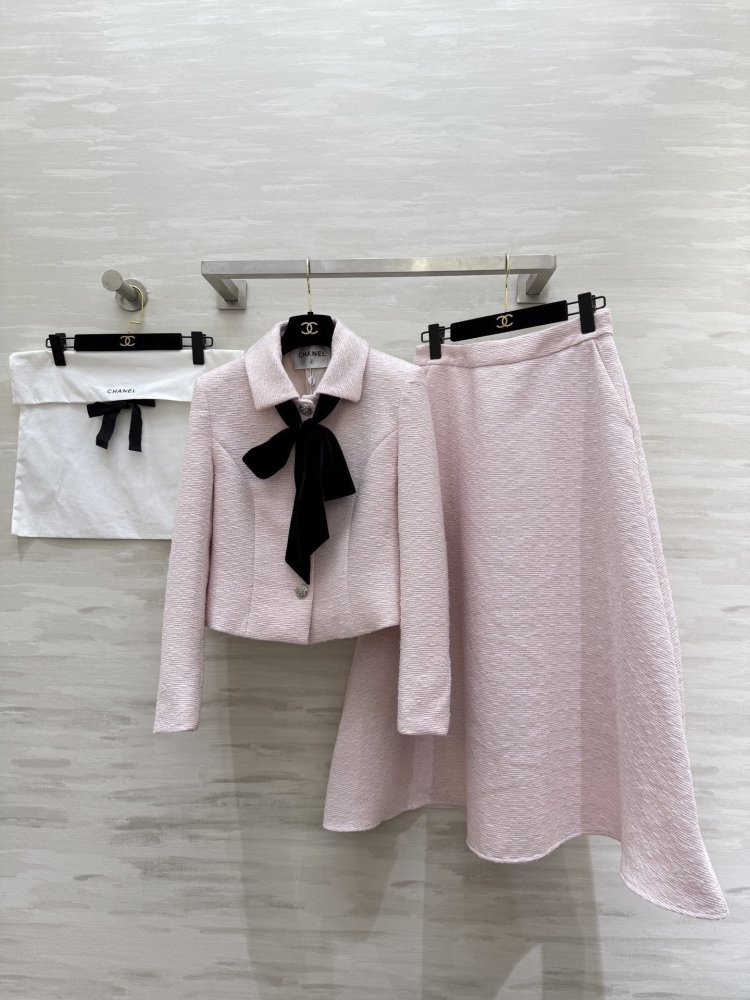 Costume female (a jacket and skirt)