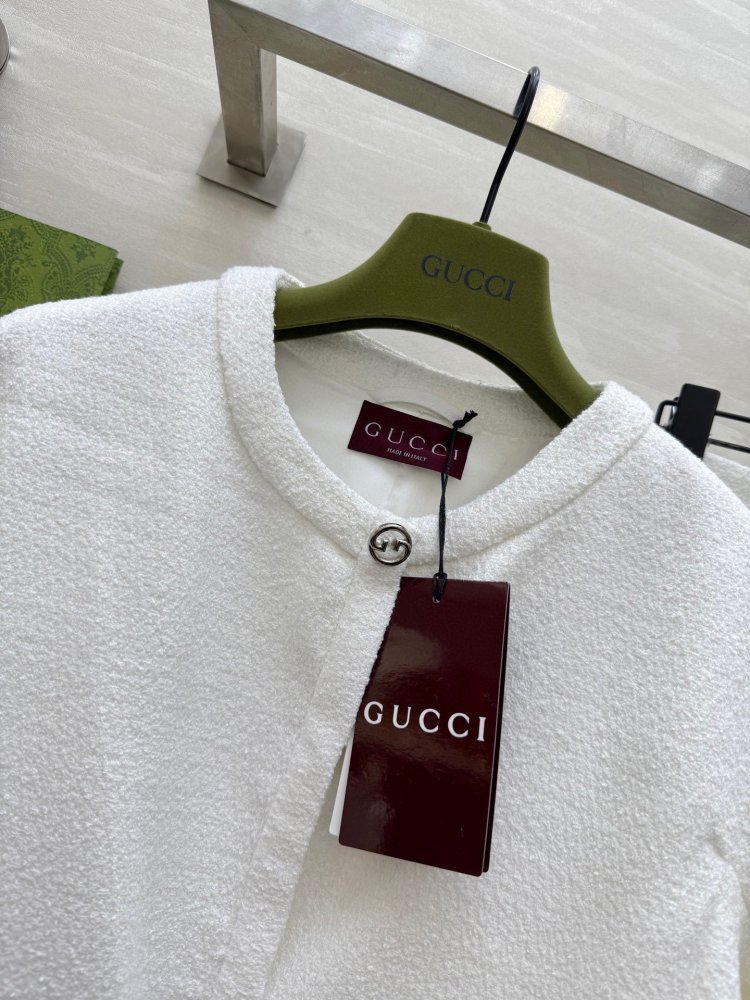 Costume female (a jacket and skirt) фото 3