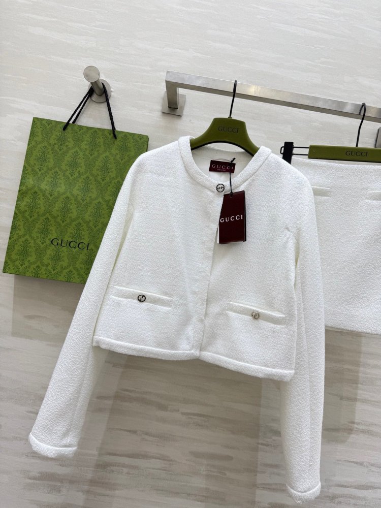 Costume female (a jacket and skirt) фото 4