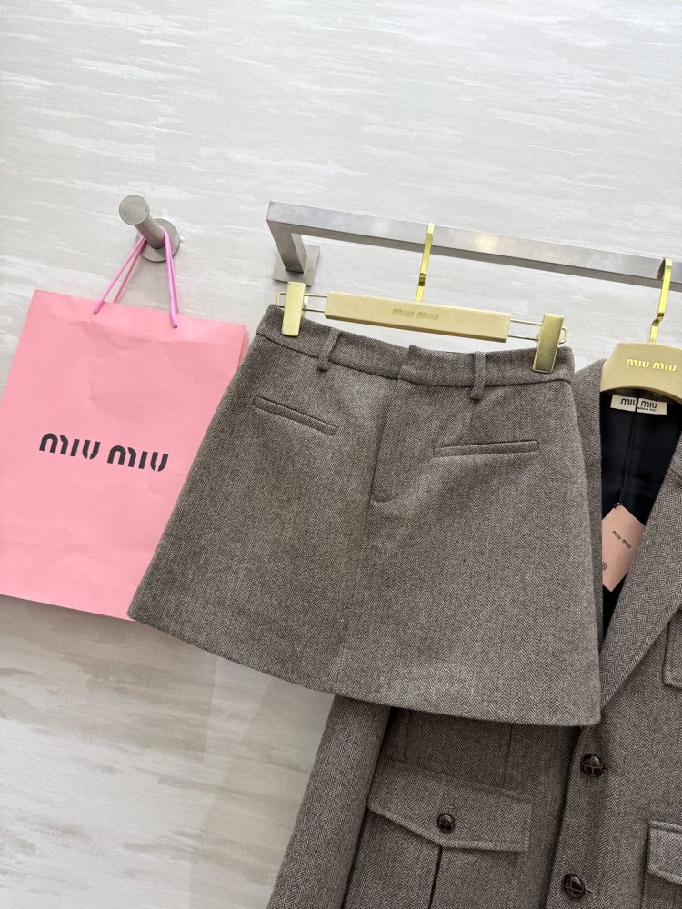 Костюм женский (пиджак и юбка) фото 5