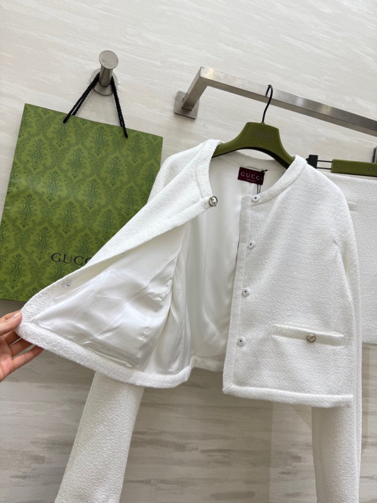 Costume female (a jacket and skirt) фото 6