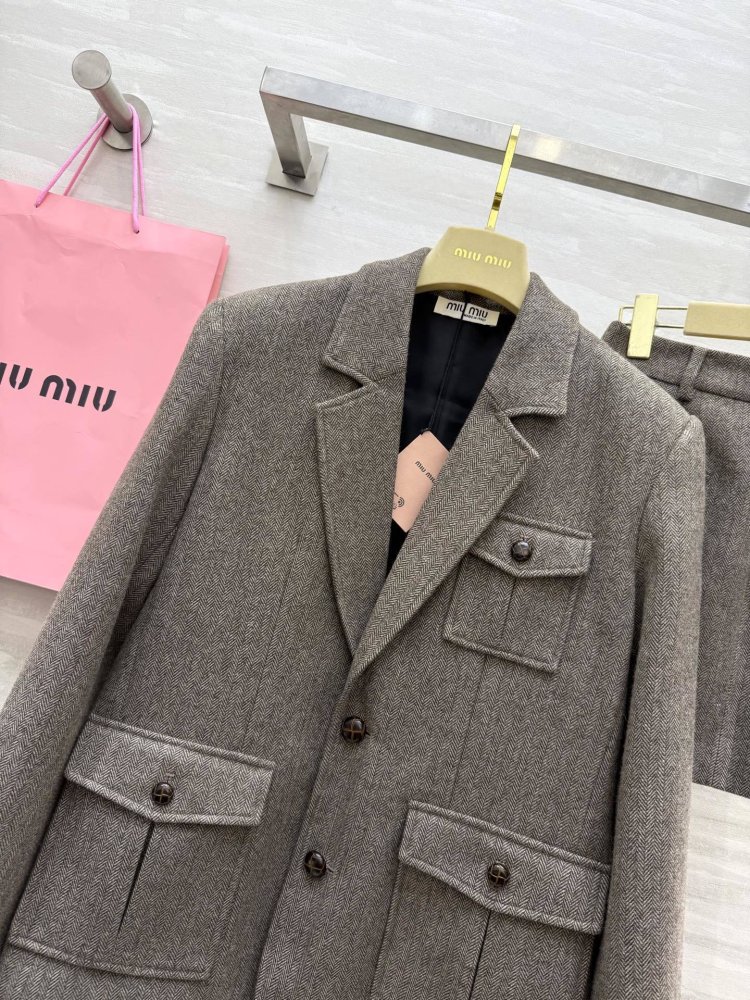 Костюм женский (пиджак и юбка) фото 7