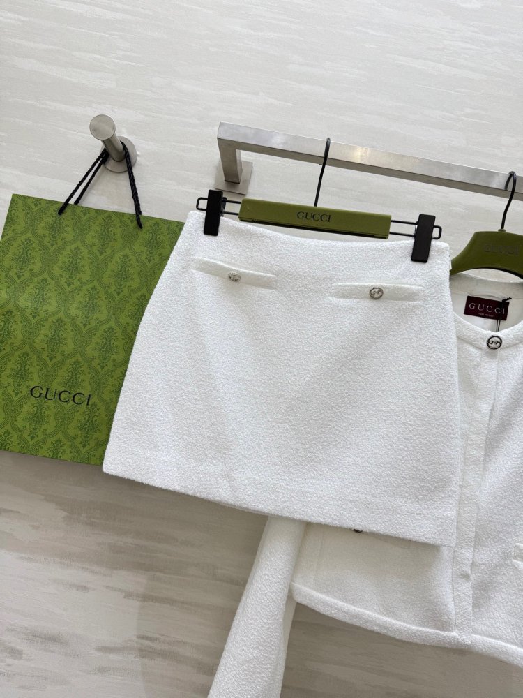 Costume female (a jacket and skirt) фото 8