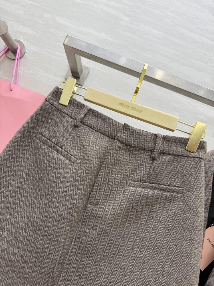 Костюм женский (пиджак и юбка) фото 9