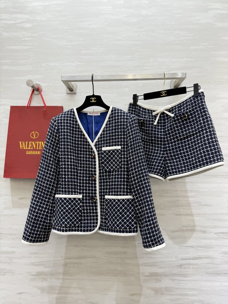 Костюм женский (пиджак и шорты)