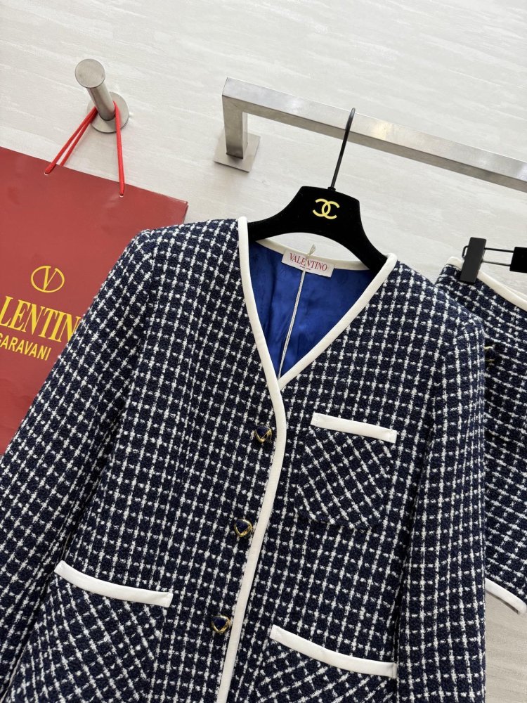 Костюм женский (пиджак и шорты) фото 2