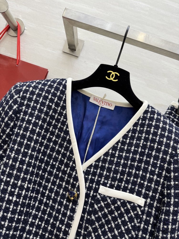 Костюм женский (пиджак и шорты) фото 3