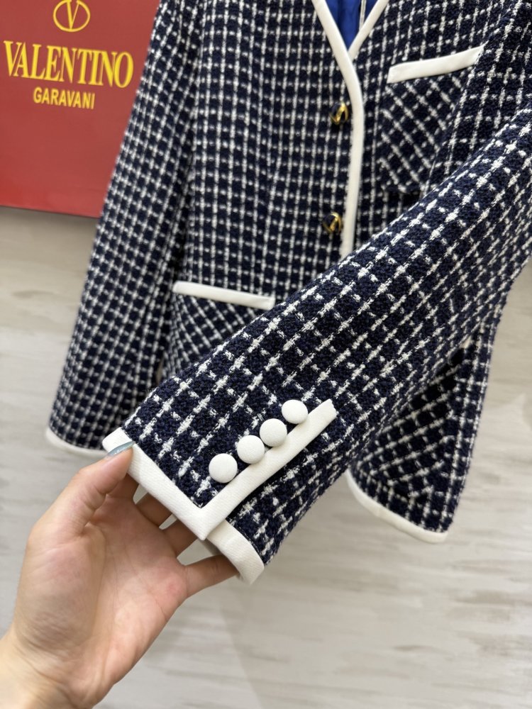 Костюм женский (пиджак и шорты) фото 5