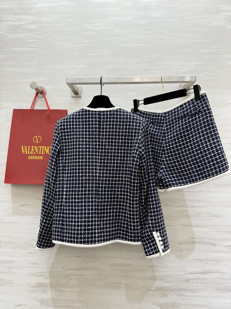 Костюм женский (пиджак и шорты) фото 7