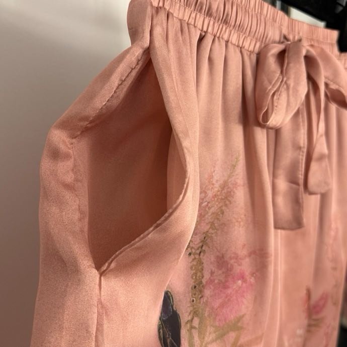 Костюм женский с цветочным принтом фото 7