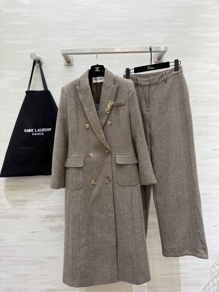 Costume female (wool coat and pants)