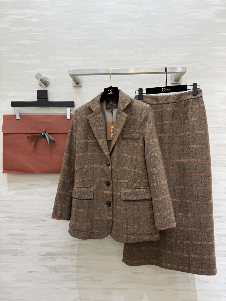 Costume female (wool coat and skirt)