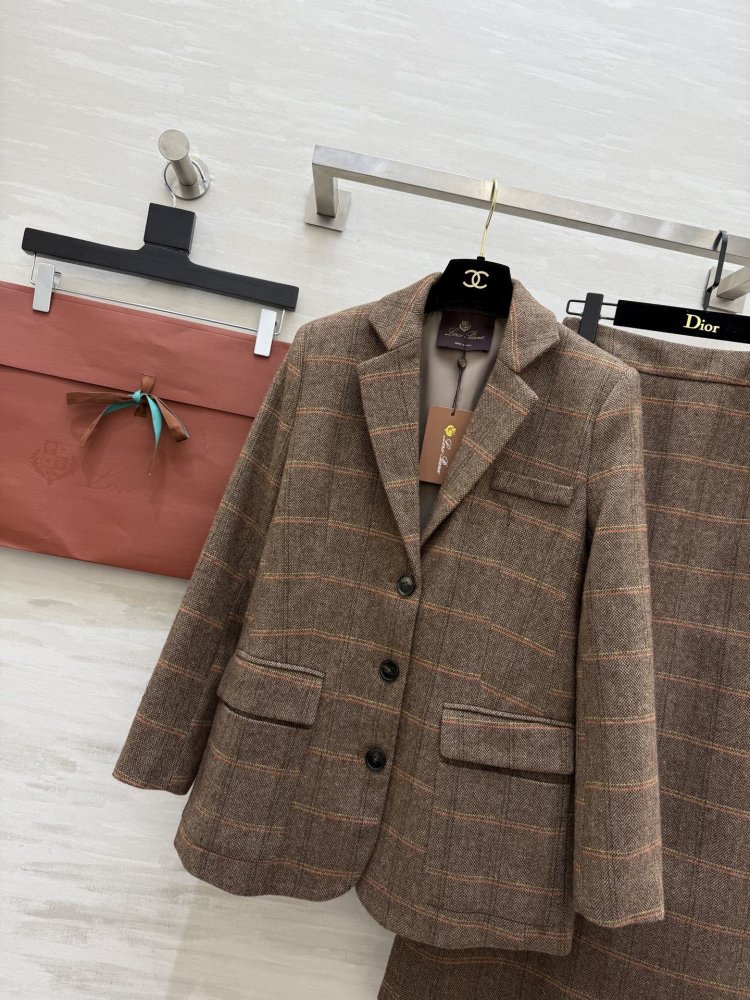 Costume female (wool coat and skirt) фото 4