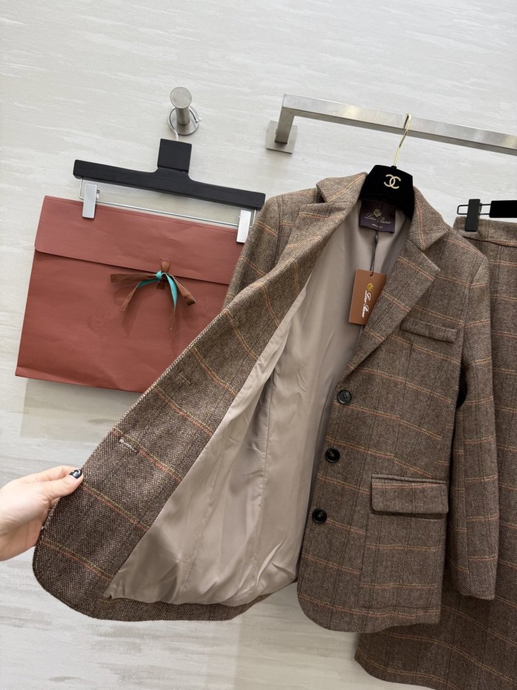 Costume female (wool coat and skirt) фото 6