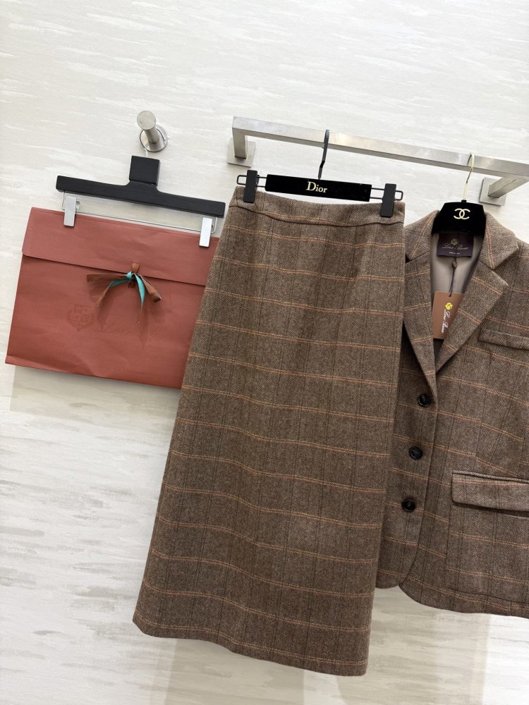 Costume female (wool coat and skirt) фото 9