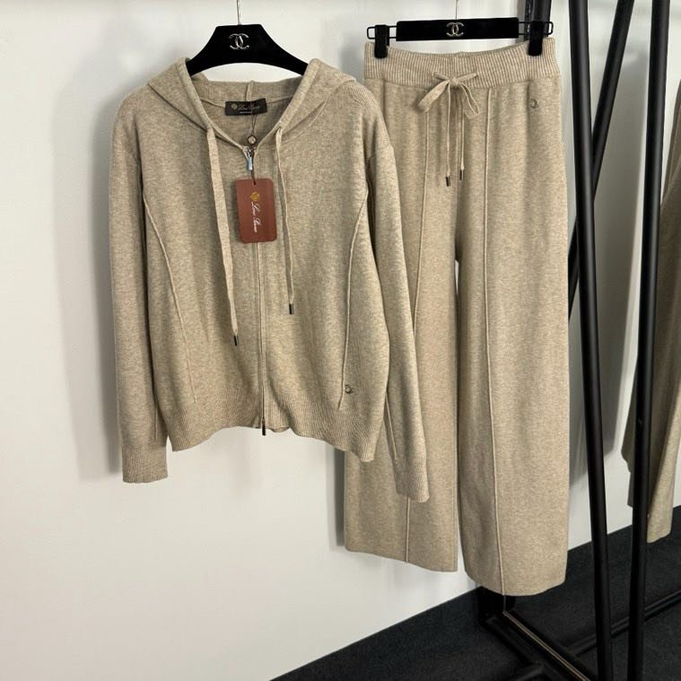 Костюм жіночий (толстовка і брюки)