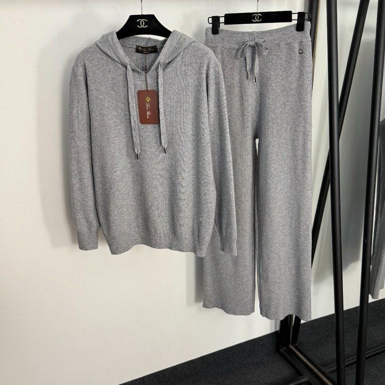 Костюм жіночий (толстовка і брюки)