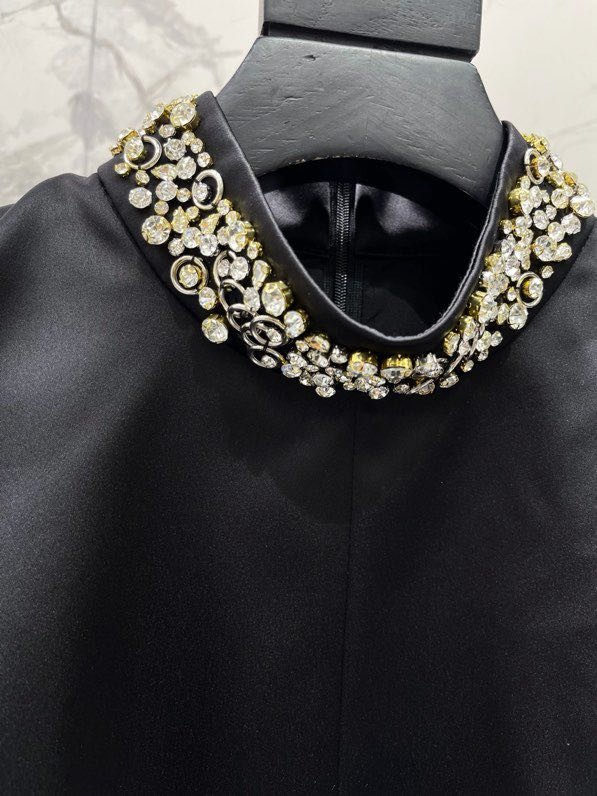 Костюм женский украшенный стразами фото 3