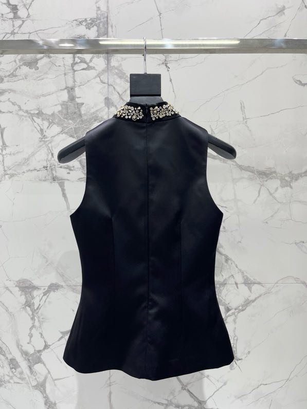 Костюм женский украшенный стразами фото 5