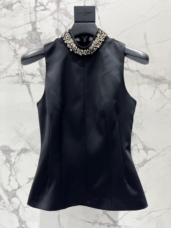 Костюм женский украшенный стразами фото 7