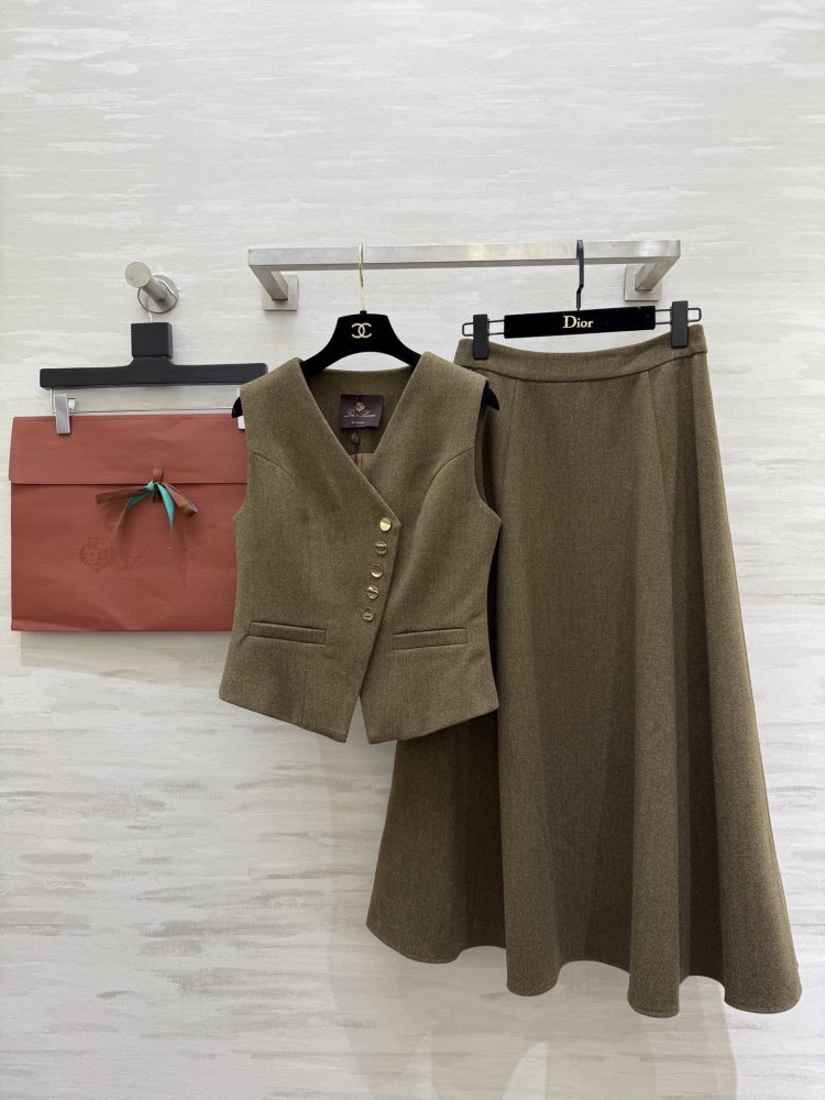 Costume female (jacket and skirt)