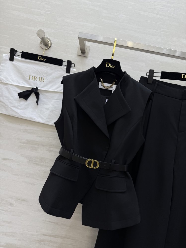 Костюм женский (жилет и брюки) фото 3