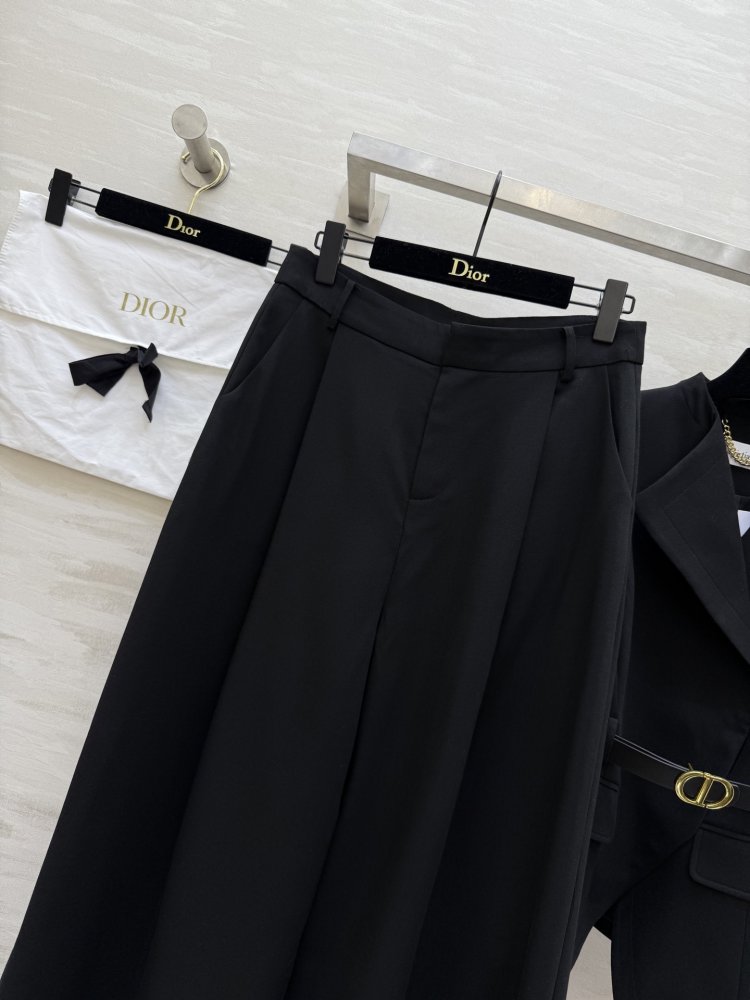 Костюм женский (жилет и брюки) фото 4