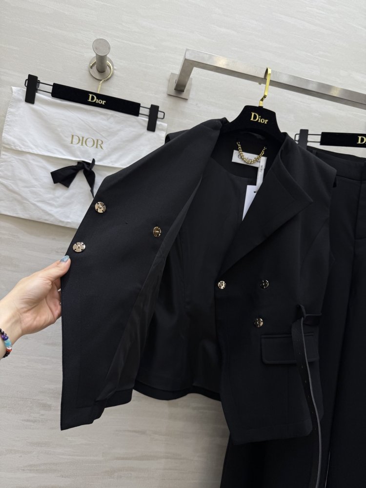 Костюм женский (жилет и брюки) фото 5