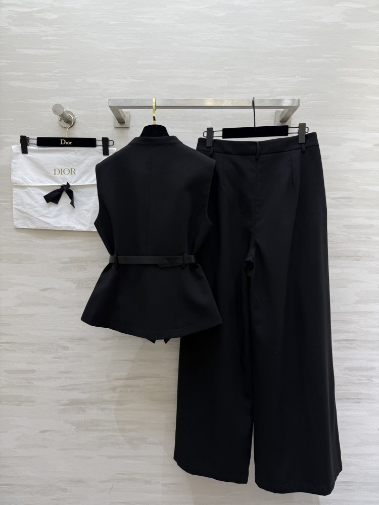 Костюм женский (жилет и брюки) фото 6