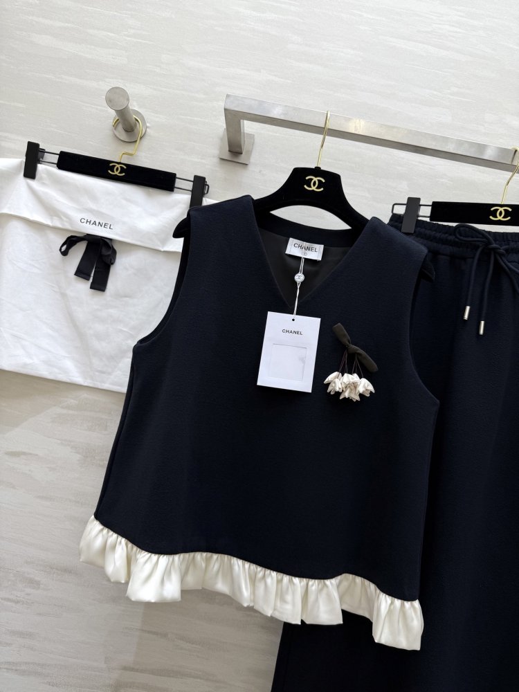 Костюм жіночий (жилет і довга спідниця) фото 2