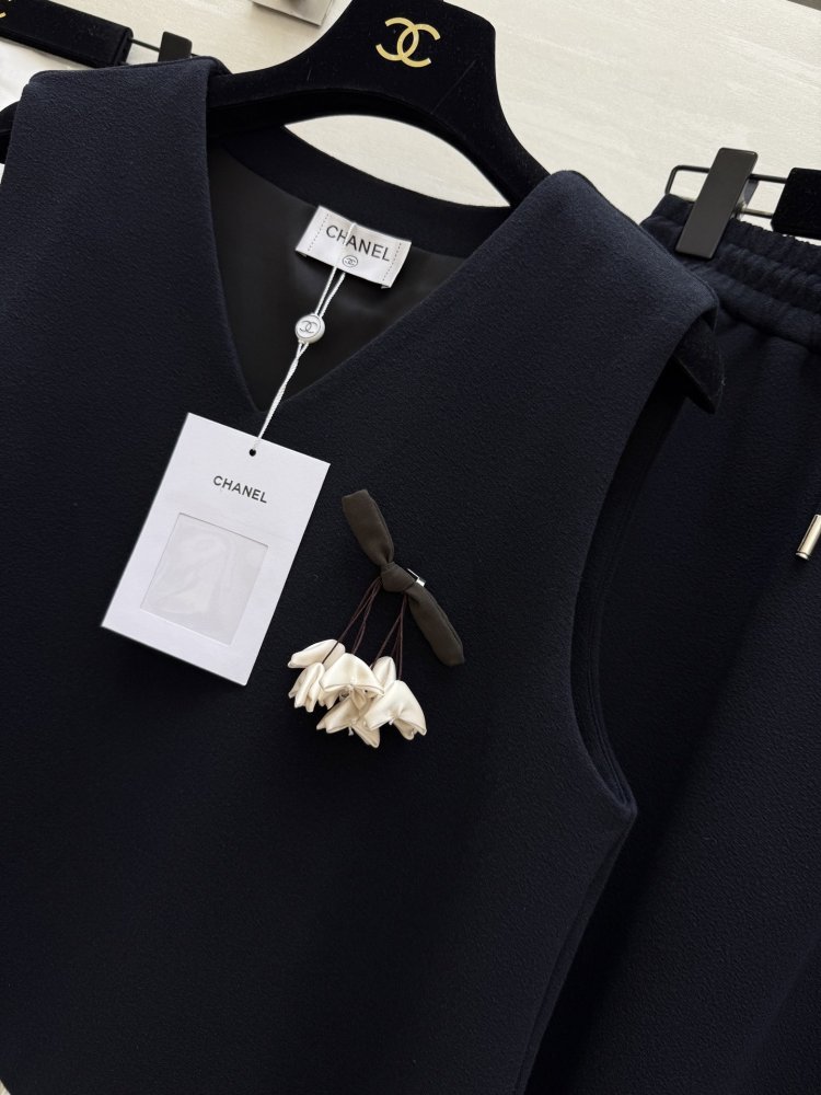 Костюм жіночий (жилет і довга спідниця) фото 3