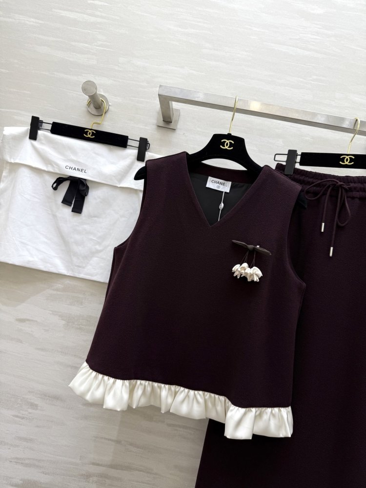 Costume female (vest and long skirt) фото 3