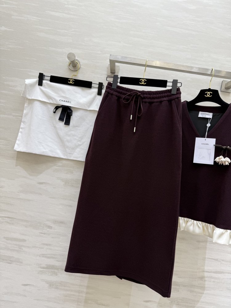 Costume female (vest and long skirt) фото 4