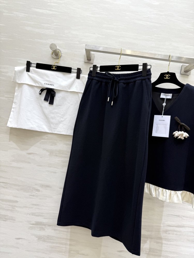 Костюм жіночий (жилет і довга спідниця) фото 5