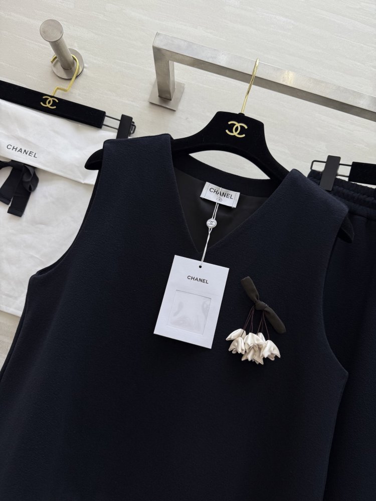 Костюм жіночий (жилет і довга спідниця) фото 8