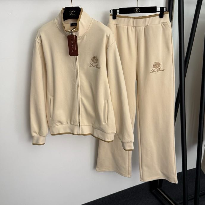 Костюм женский фото 11