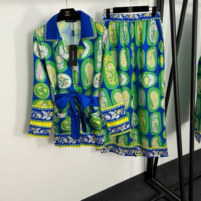 Костюм женский