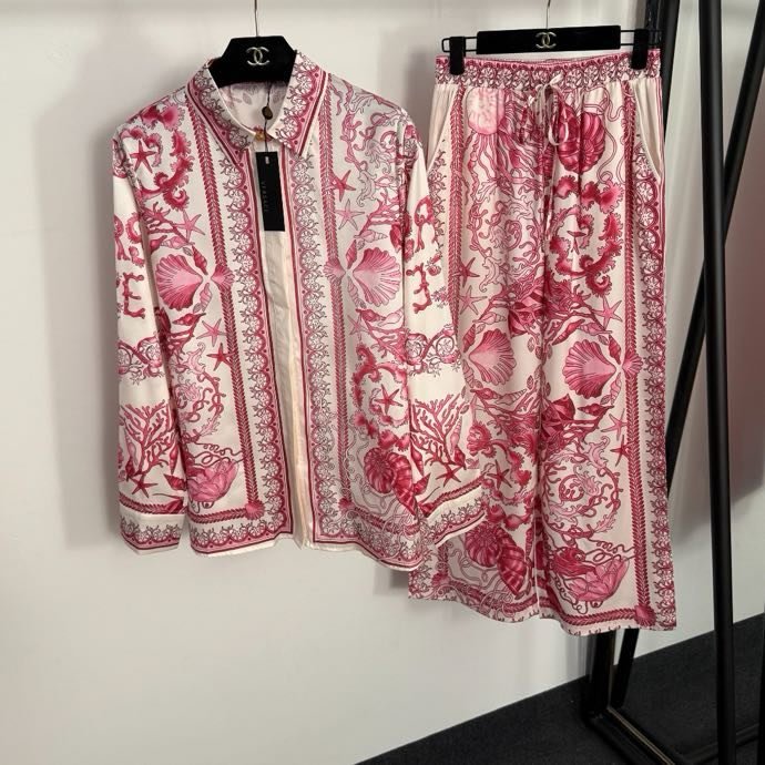 Костюм женский