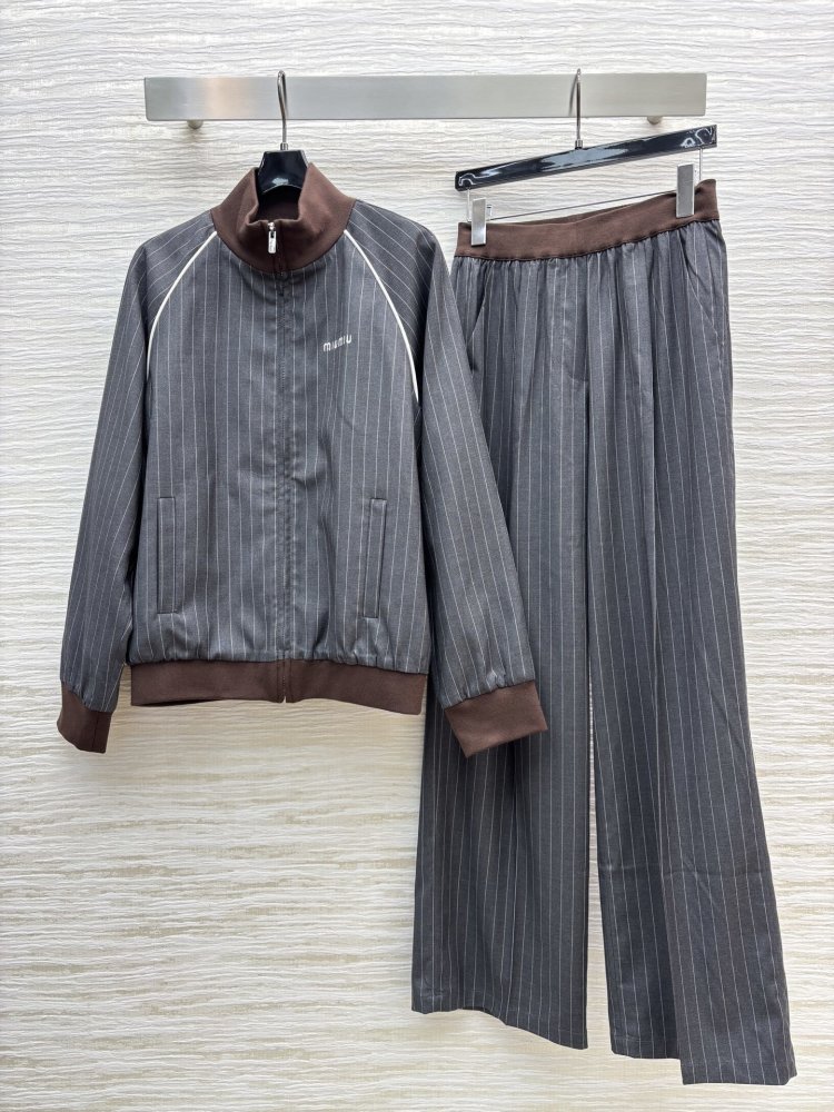 Костюм женский