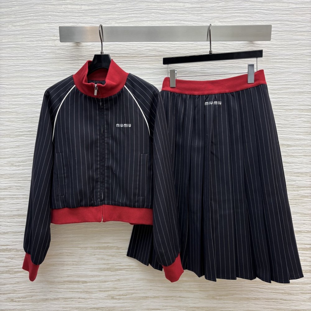 Костюм женский