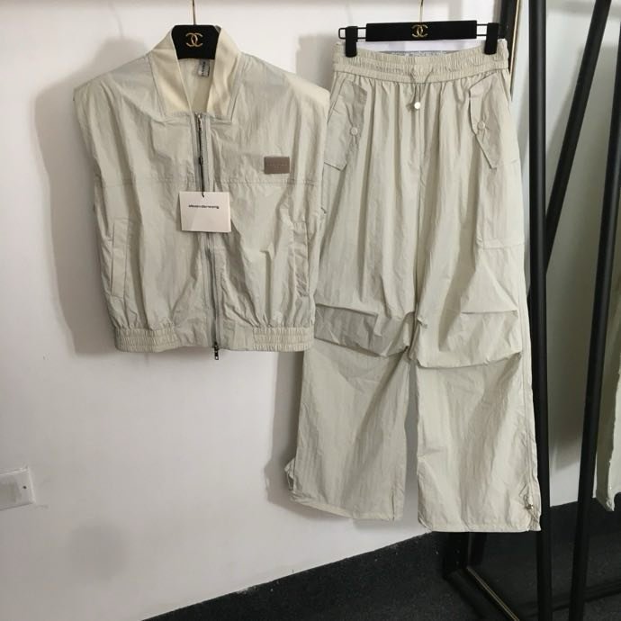 Костюм женский